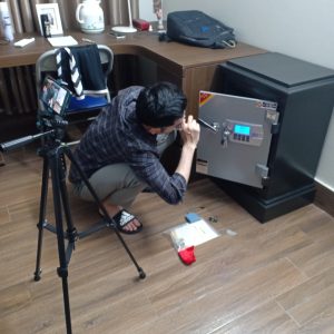 Liên Hệ: 0969 233 293 Để Được Miễn Phí Vận Chuyển! Két Sắt Điện Tử BN61-DT, Đen Đỏ, Việt Tiệp, Nặng 95kg, Két Sắt Bắc Giang, Két Sắt Việt Tiệp Bắc Giang.